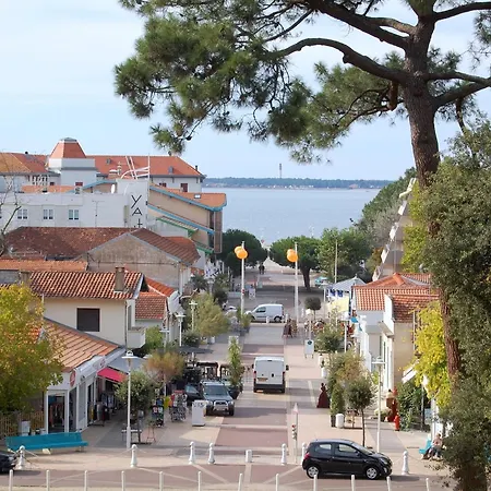 Апартаменты Renove Centre Moulleau Avec Balcon Et Parking - Fr-1-374-159 *