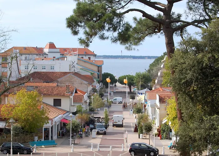 Apartment Renove Centre Moulleau Avec Balcon Et Parking - Fr-1-374-159 *